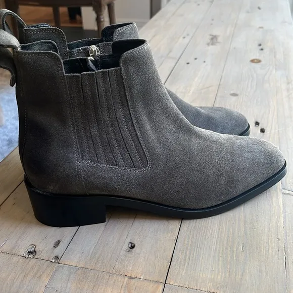 🆕 Aquatalia Oribella Graphite Suede Chelsea Weatherproof Boots Booties 8.5