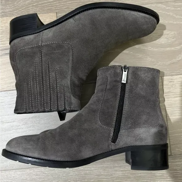 🆕 Aquatalia Oribella Graphite Suede Chelsea Weatherproof Boots Booties 8.5