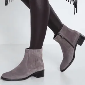 🆕 Aquatalia Oribella Graphite Suede Chelsea Weatherproof Boots Booties 8.5