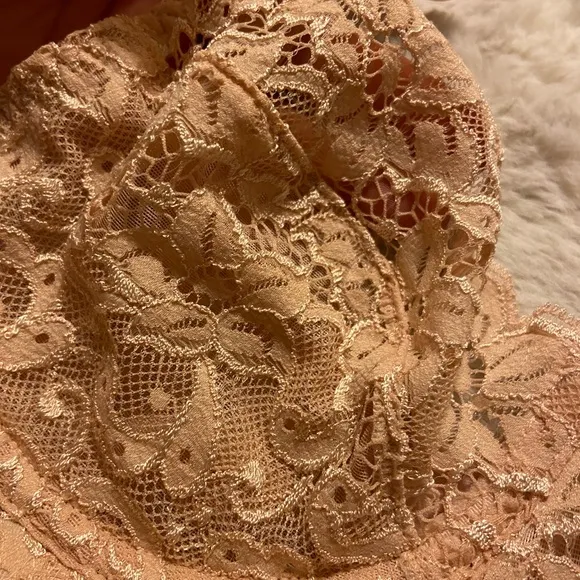 $115 NWT! HANRO 32C beige lace luxury moments underwire bra