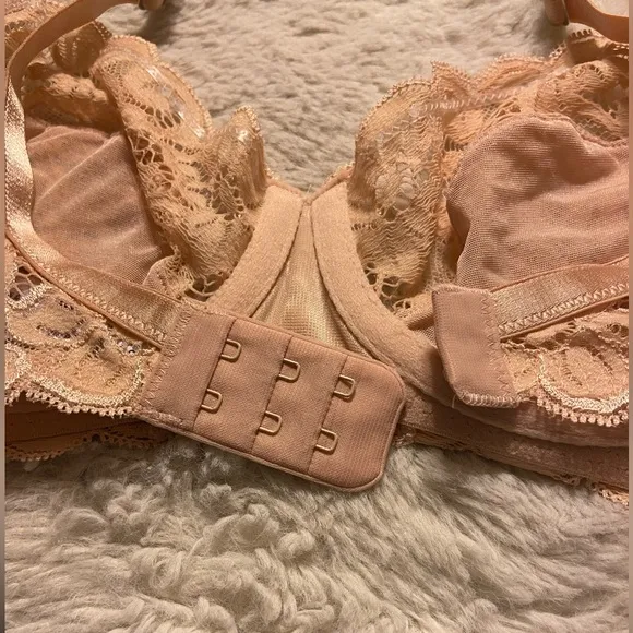 $115 NWT! HANRO 32C beige lace luxury moments underwire bra