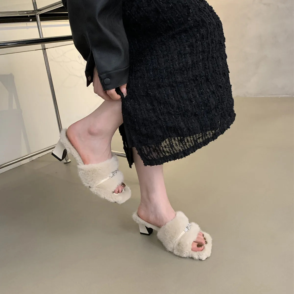2025  Internet celebrity thick heel fluffy slippers women wear in autumn and winter  new high-end temperament gentle fairy style high heels