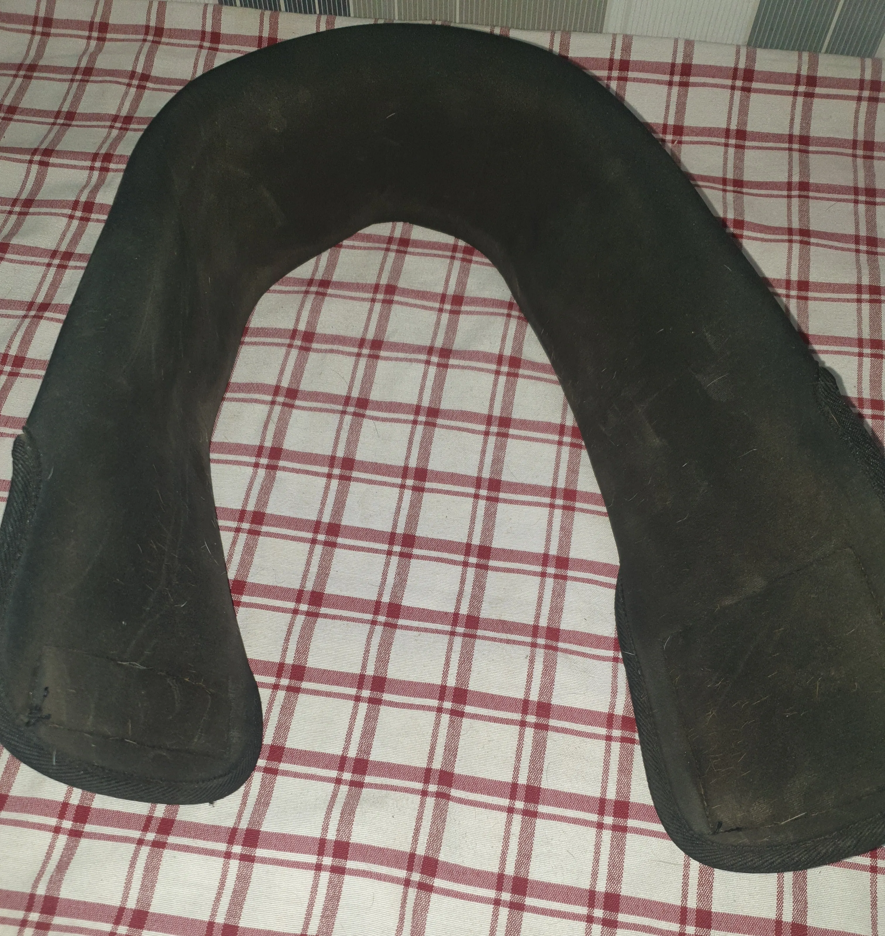 28” black padded girth