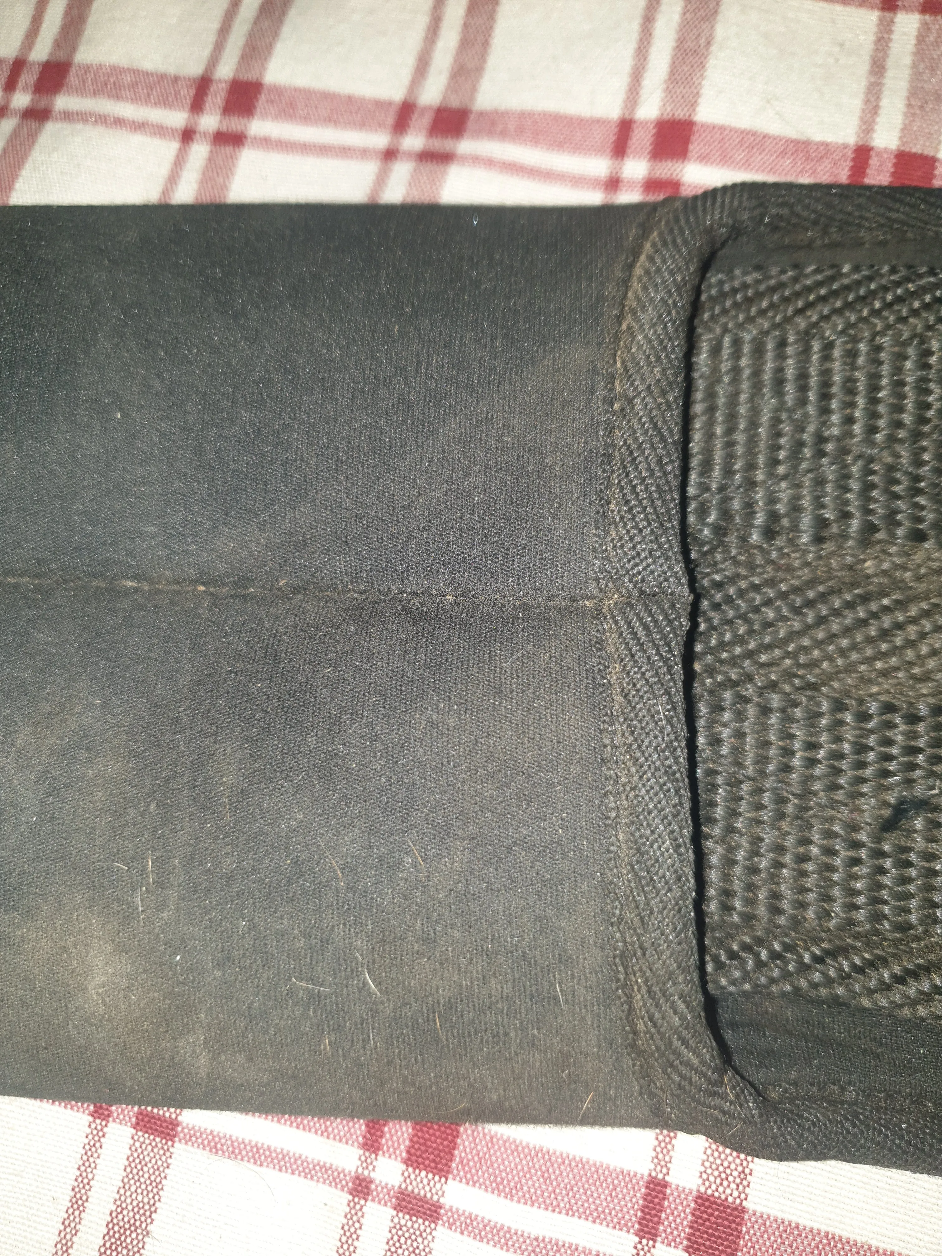 28” black padded girth