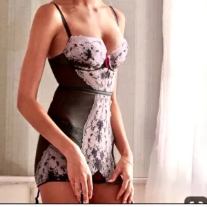 34C VS Victoria’s Secret Corset Dream Angels Black soft pink lace garter slip
