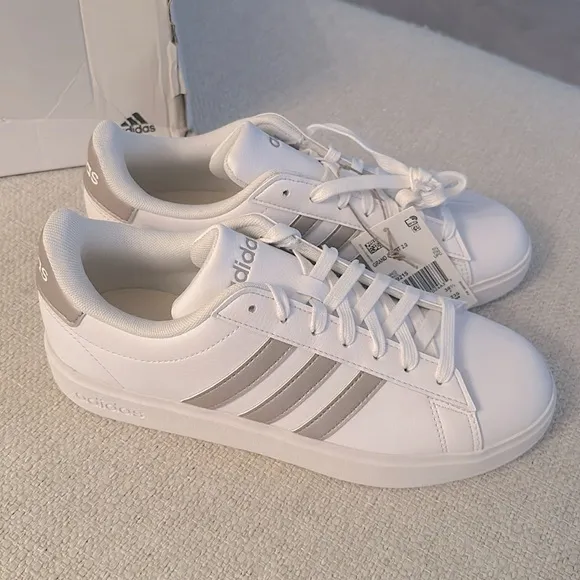Adidas GRAND COURT 2.0 Women White and Beige Sneakers