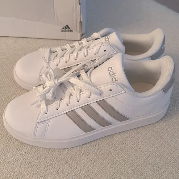Adidas GRAND COURT 2.0 Women White and Beige Sneakers
