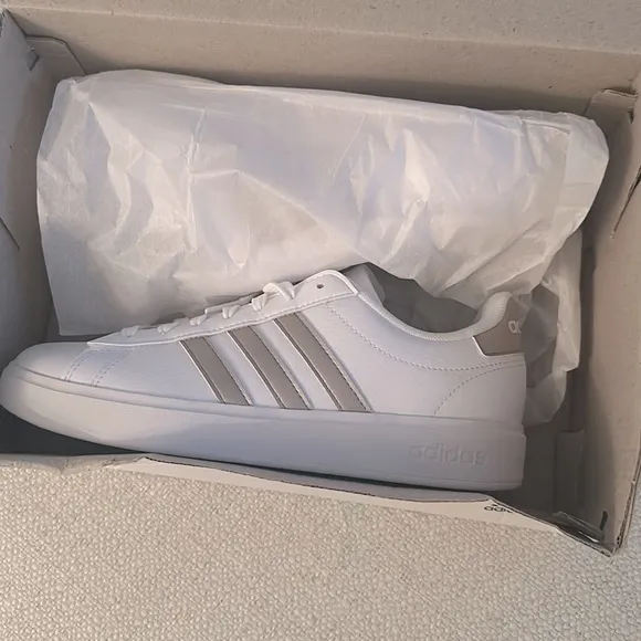 Adidas GRAND COURT 2.0 Women White and Beige Sneakers