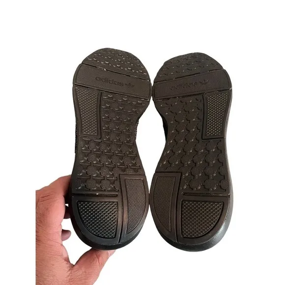 Adidas Swift Run 22 J Boys Black Running Shoes Sneakers Low Top Size 6.5 GW8166