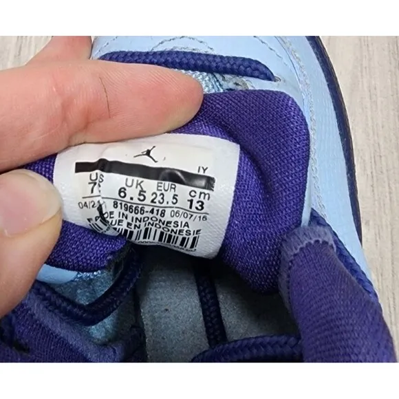 Air Jordan 12 Retro Blue Cap Hornets Kid’s Size 7C