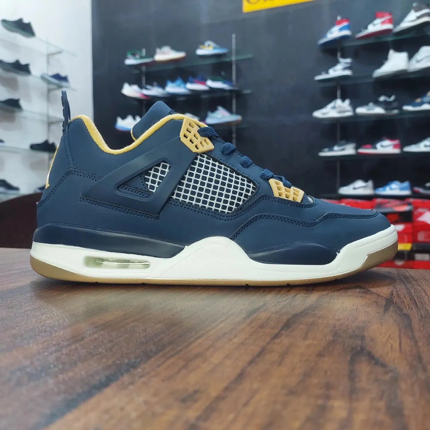 AJ 4 MIDNIGHT NAVY/GOLD LEAF