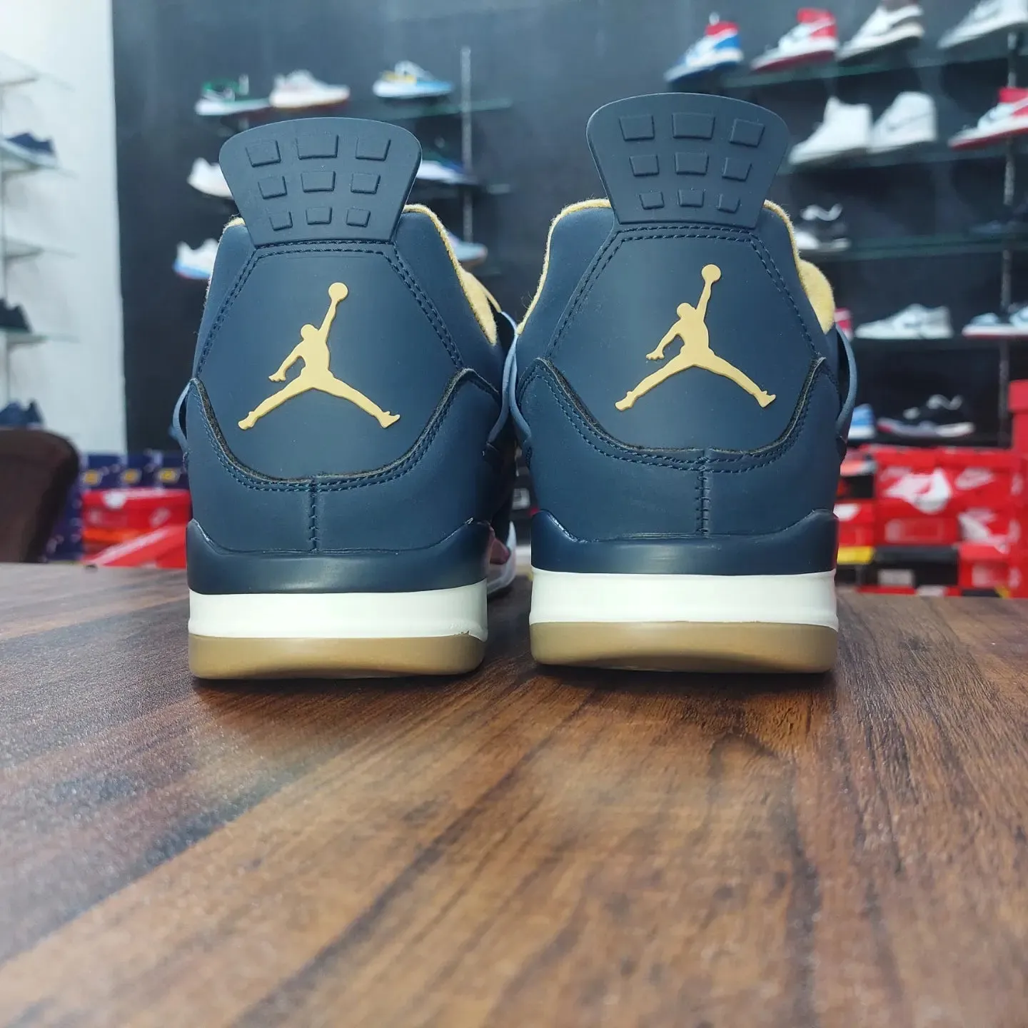 AJ 4 MIDNIGHT NAVY/GOLD LEAF
