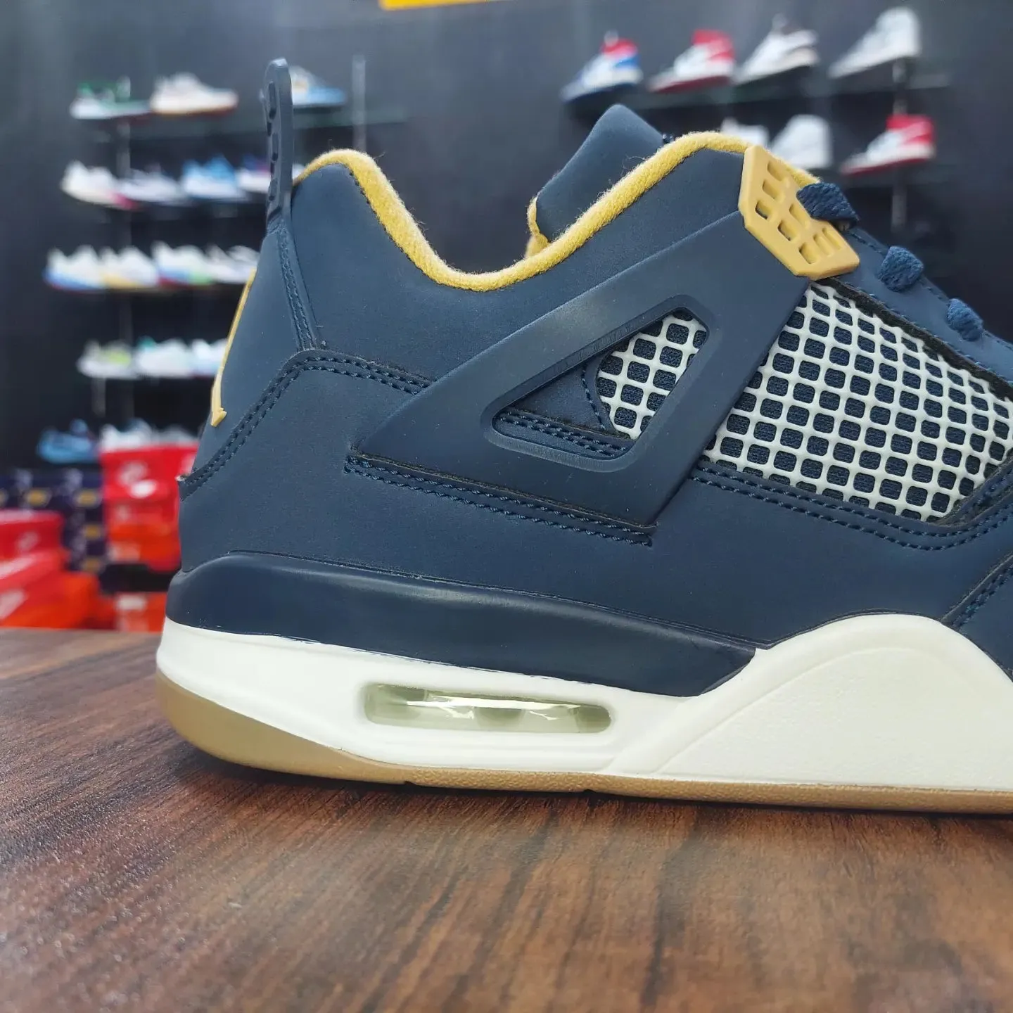AJ 4 MIDNIGHT NAVY/GOLD LEAF