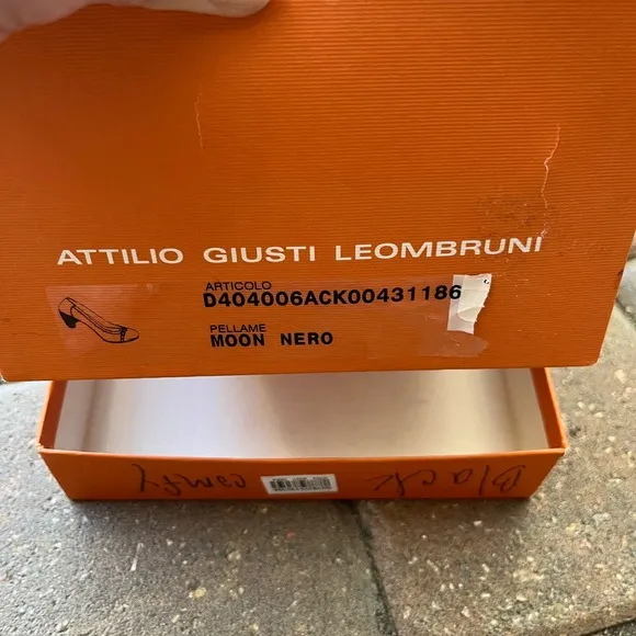 Attilio Giusti Leombruni Black Leather Flats