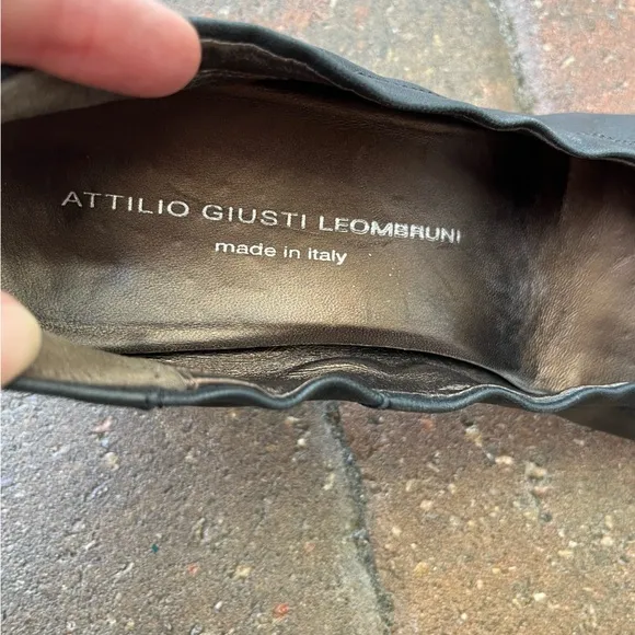 Attilio Giusti Leombruni Black Leather Flats