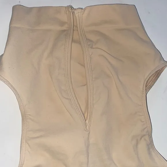 (B10) NEW SKIMS Shapewear seamless sculpt brief Bodysuit, Size 3X, NWOT