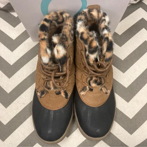 Baretraps Augustine Leopard lace-up Bootie. Size 9M. New w/box.