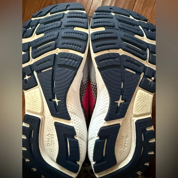 Brooks Adrenaline GTS 22 Women 7.5 Running Shoes Sneakers Blue Pink Walking