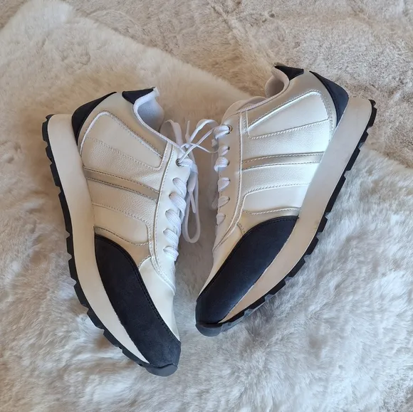 Calvin Klein Womens Carlla 2 Lace up Sneakers White Navy Silver 10
