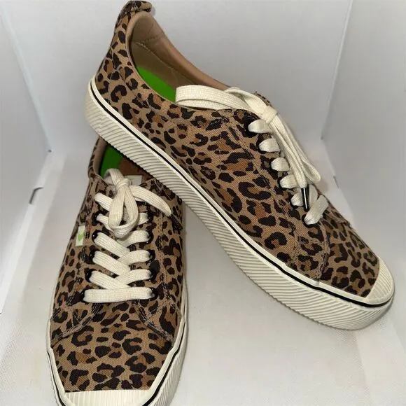 Cariuma OCA Low Leopard Print Canvas Sneakers Unisex Size 9 Vegan