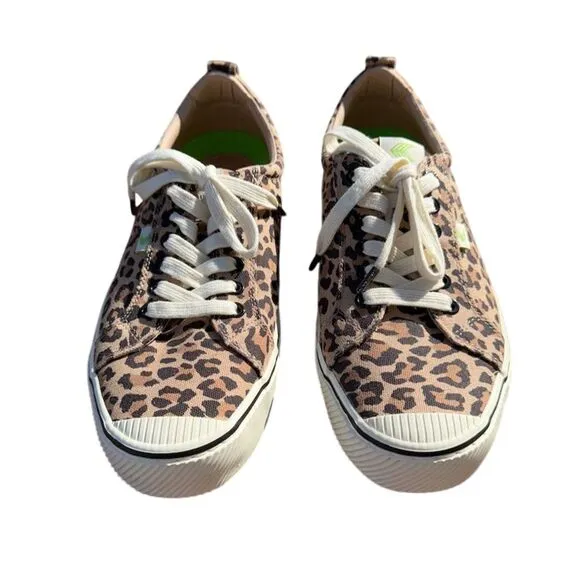 Cariuma OCA Low Leopard Print Canvas Sneakers Unisex Size 9 Vegan