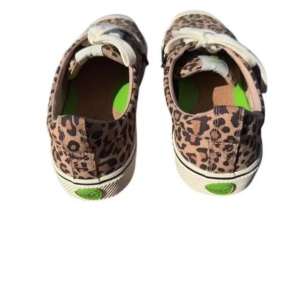 Cariuma OCA Low Leopard Print Canvas Sneakers Unisex Size 9 Vegan