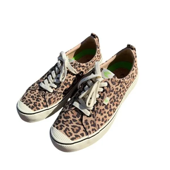 Cariuma OCA Low Leopard Print Canvas Sneakers Unisex Size 9 Vegan