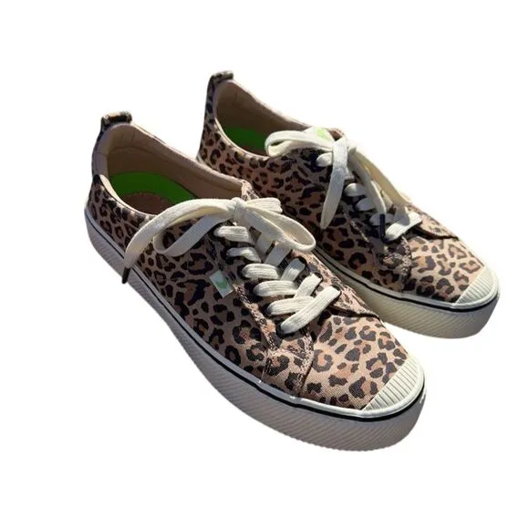Cariuma OCA Low Leopard Print Canvas Sneakers Unisex Size 9 Vegan