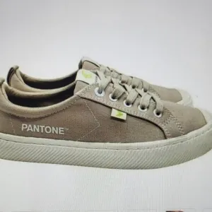 Cariuma x Pantone Sneakers OCA Low Top Beige Canvas Casual UNISEX Sz 6.5 NWT