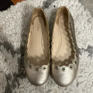 Chloe girls scallop flats