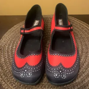 Chocolaticas Habana Carmine Mary Jane Flats Red Black Size 11 US 41 EU