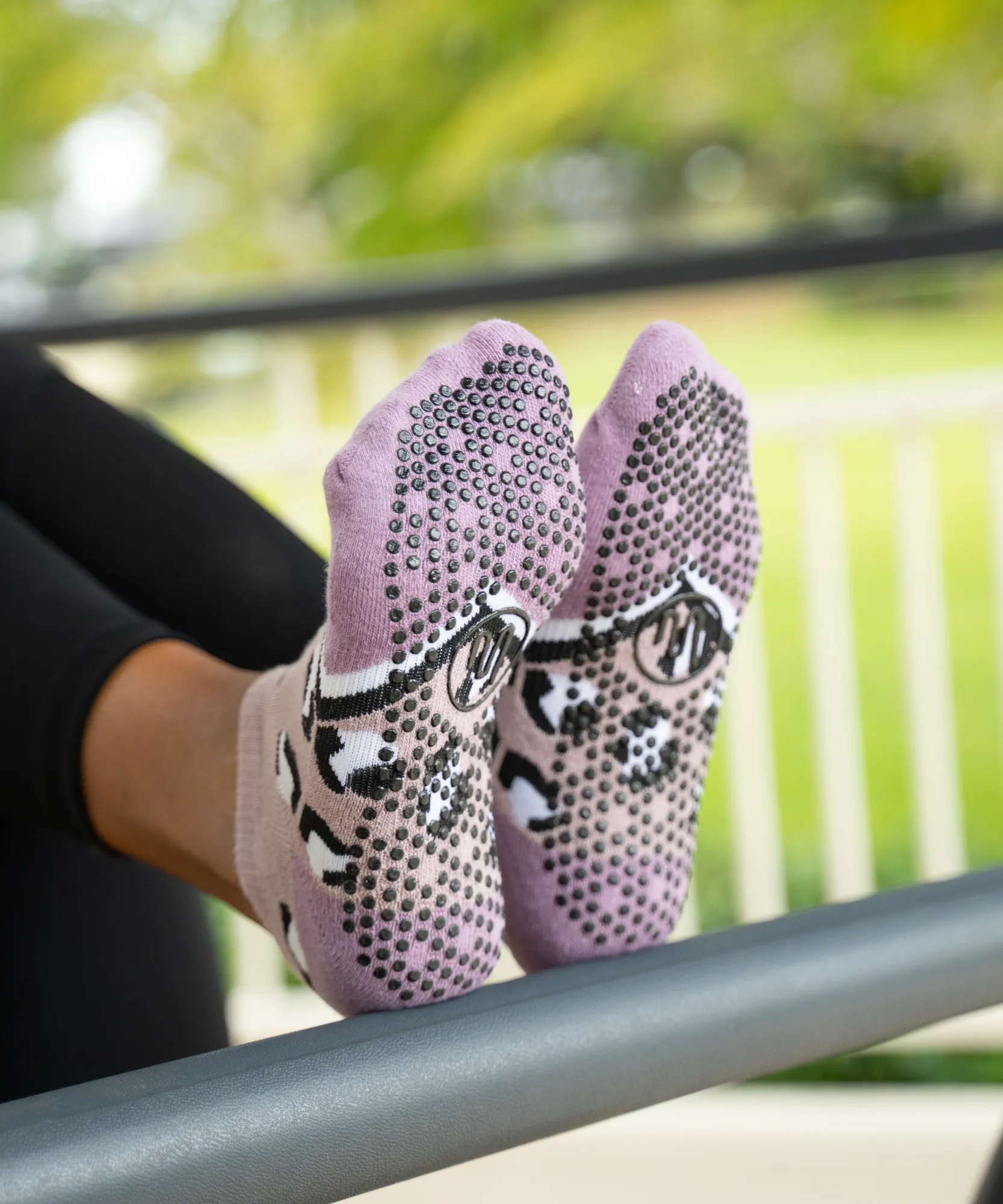 Classic Low Rise Grip Socks - Cheetah Volley