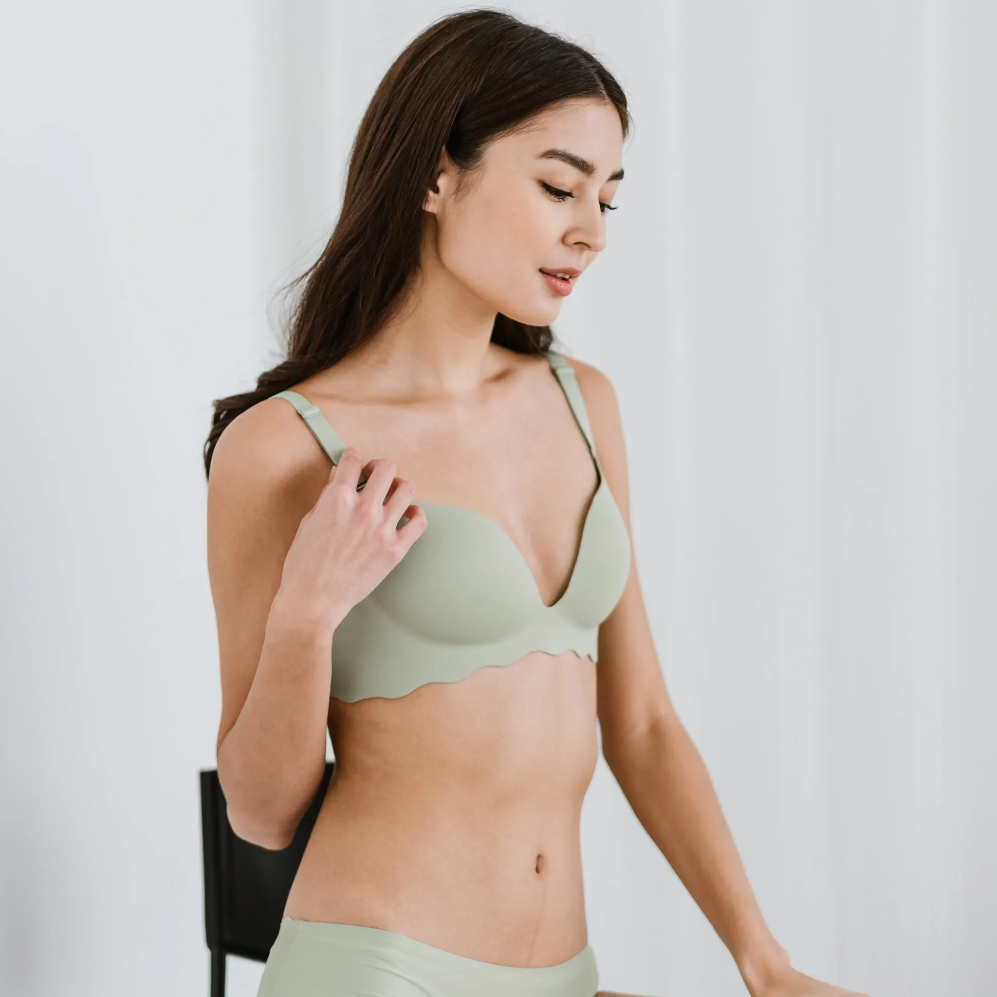 Comfy Sleek! Seamless Lightly-lined Wireless Bra in Light Sage (Size S & XL Only)