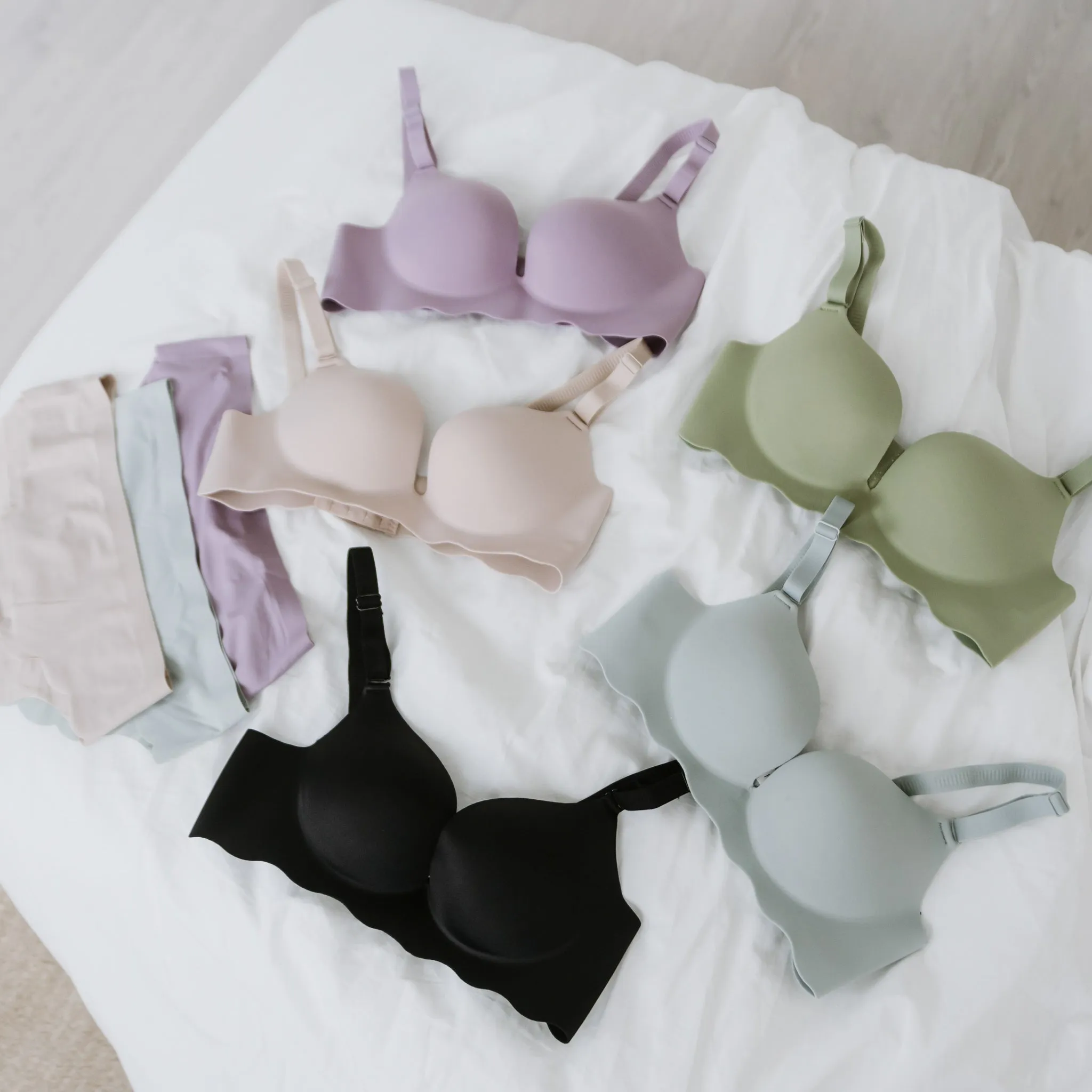 Comfy Sleek! Seamless Lightly-lined Wireless Bra in Light Sage (Size S & XL Only)