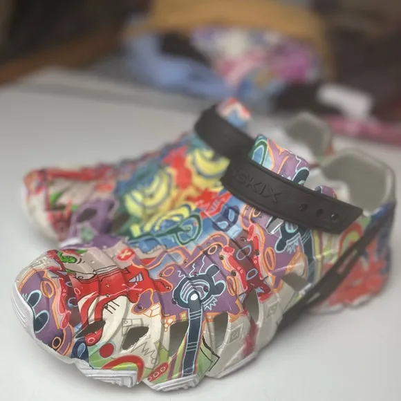 CROSSKIX Multicolored 2.0 NYC Graffiti LE Closed Toe Lightweight Water Shoes 11