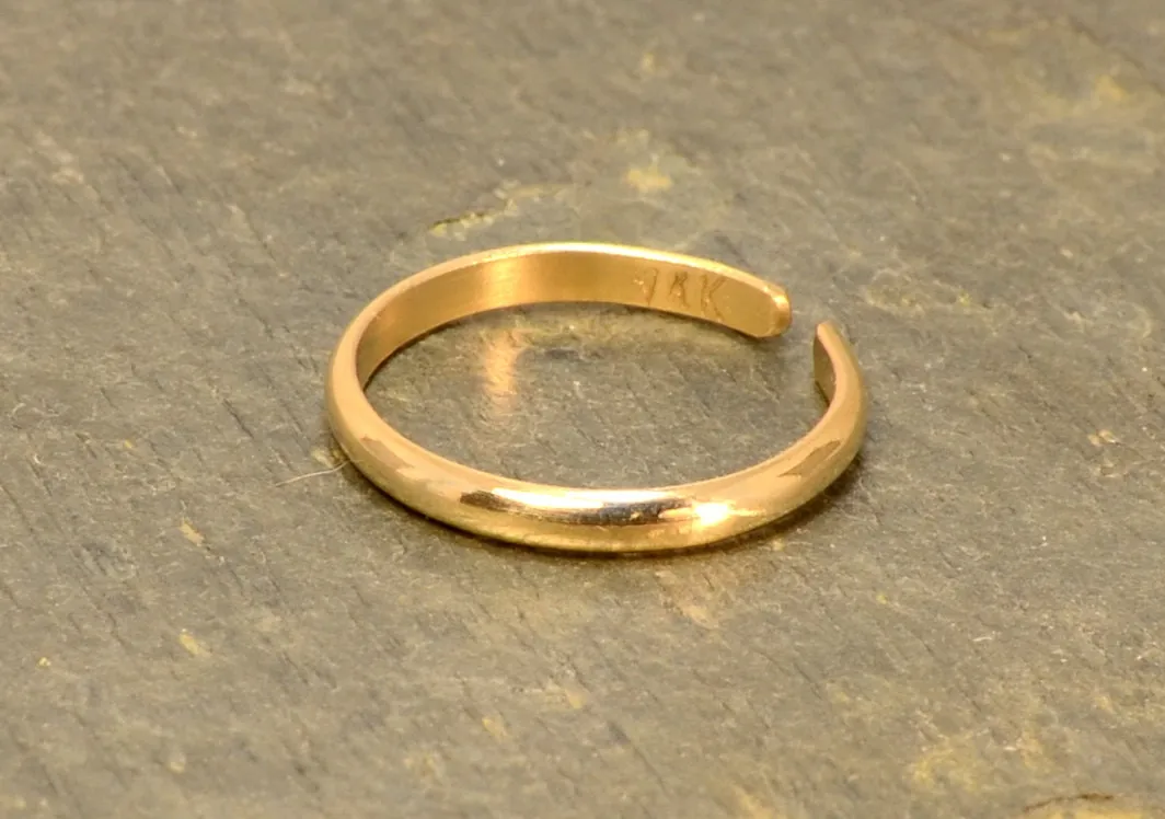 Dainty 14/20 Gold Filled Toe Ring with Half Round Design and Polished Finish
