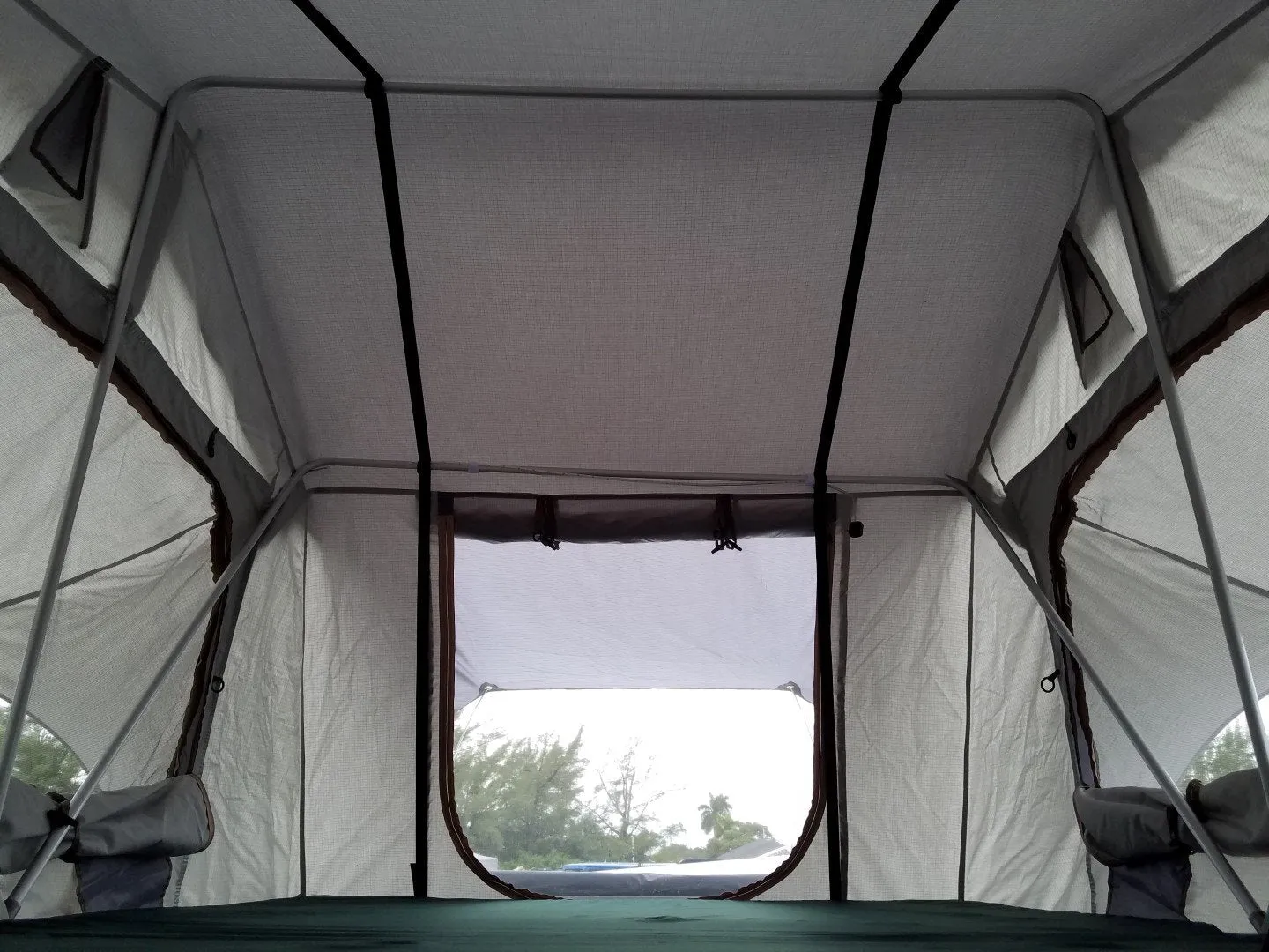 Dobinsons 4x4 Deluxe Roof Top Tent (RTT) with Change (Annex) Room(CE80-3924)