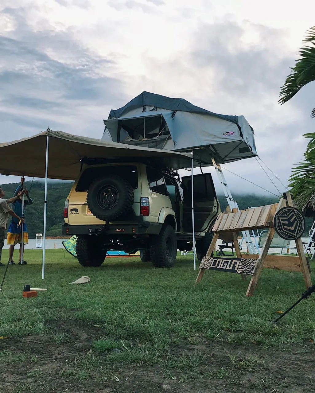 Dobinsons 4x4 Deluxe Roof Top Tent (RTT) with Change (Annex) Room(CE80-3924)