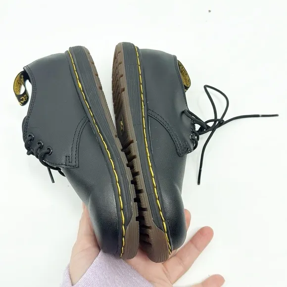 Dr Martens Cavendish Black Leather Flats Youth Junior size 1 Lace Up Loafer NWOT