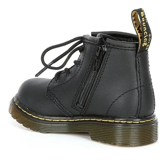 Dr. Martens Kids' Softy T Leather Lace-Up Combat Boots Size 6 NEW