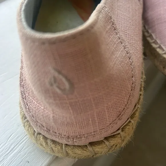 EUC OluKaui Kaula Pa’a Kapa rose sea salt slip on espadrilles size 8