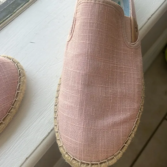 EUC OluKaui Kaula Pa’a Kapa rose sea salt slip on espadrilles size 8