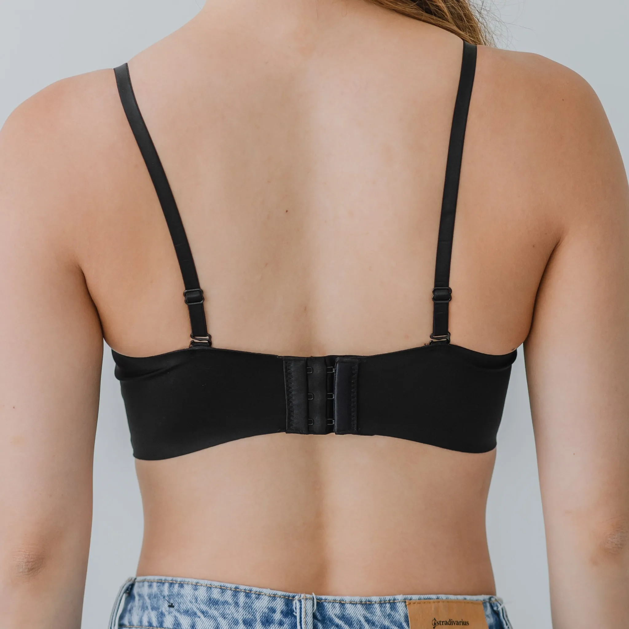 Feathery-Light Lace Mesh! Seamless Lightly-Lined Wireless Bra in Black