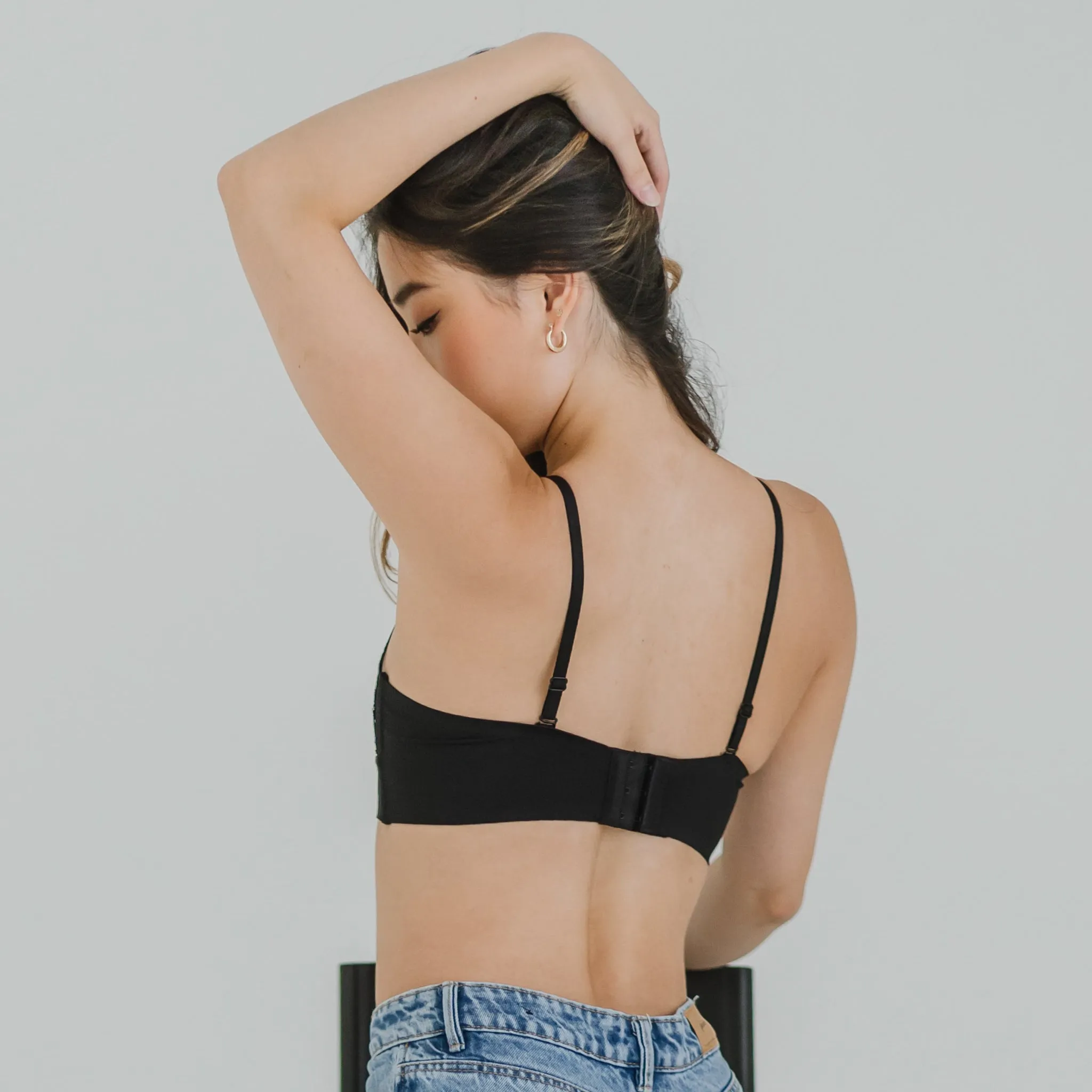 Feathery-Light Lace Mesh! Seamless Lightly-Lined Wireless Bra in Black