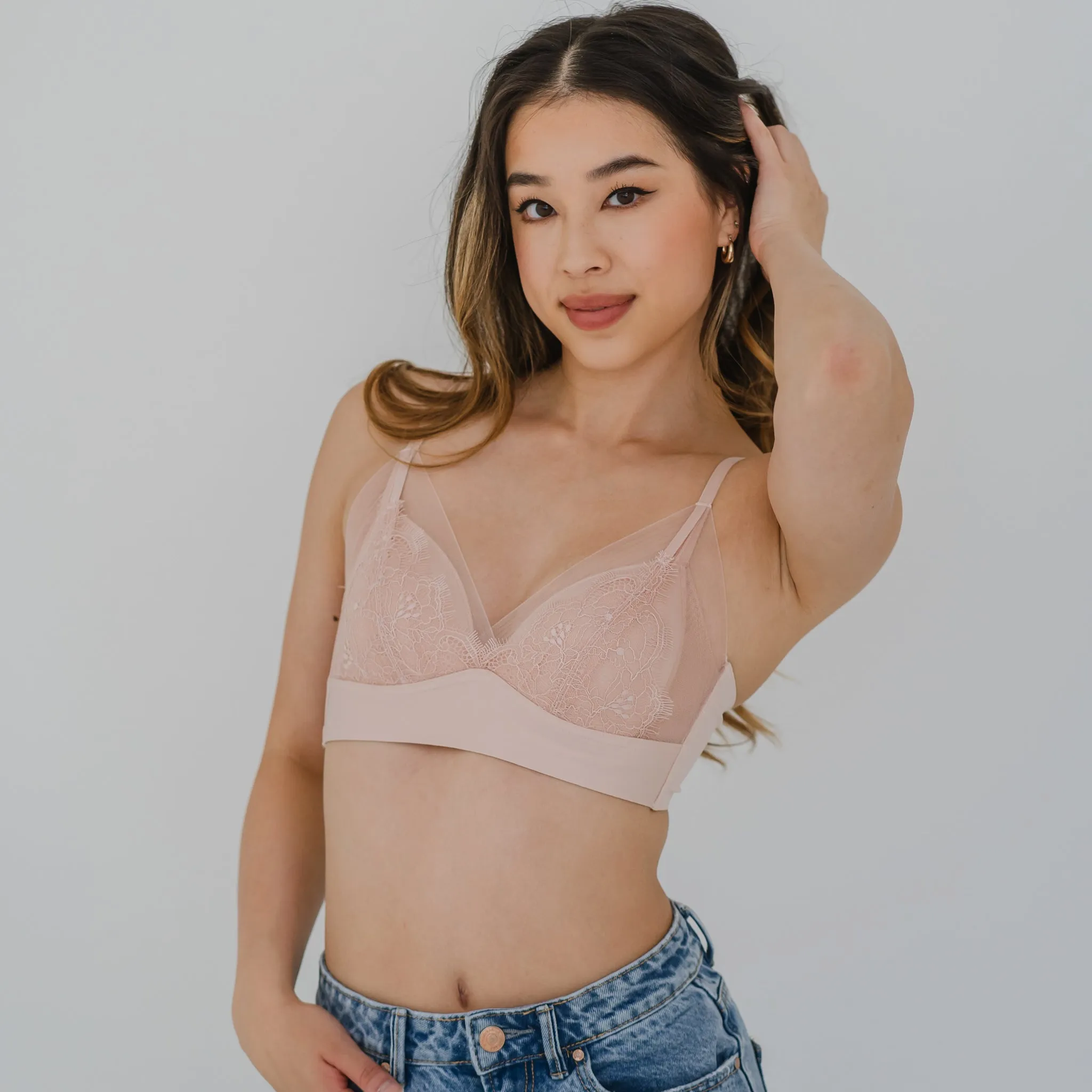 Feathery-Light Lace Mesh! Seamless Lightly-Lined Wireless Bra in Cherry