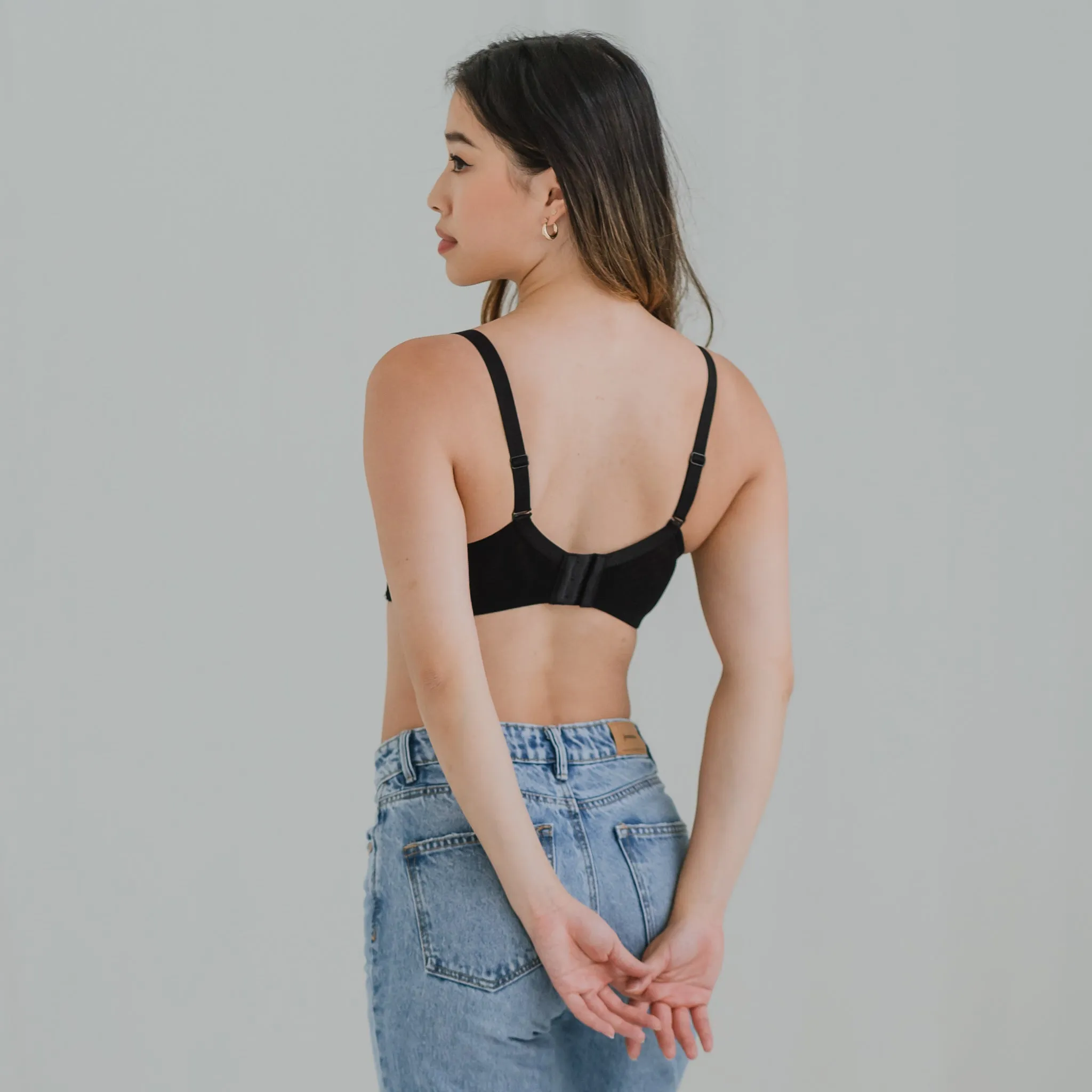 Feathery-Light Lace Mesh! Unlined Bra in Black