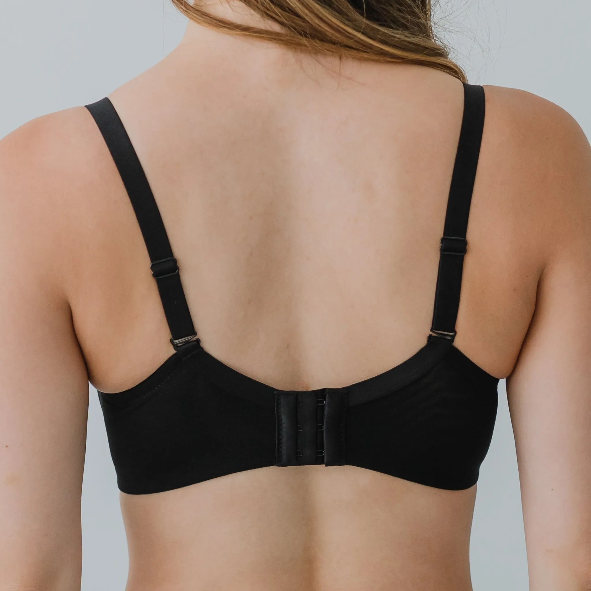 Feathery-Light Lace Mesh! Unlined Bra in Black