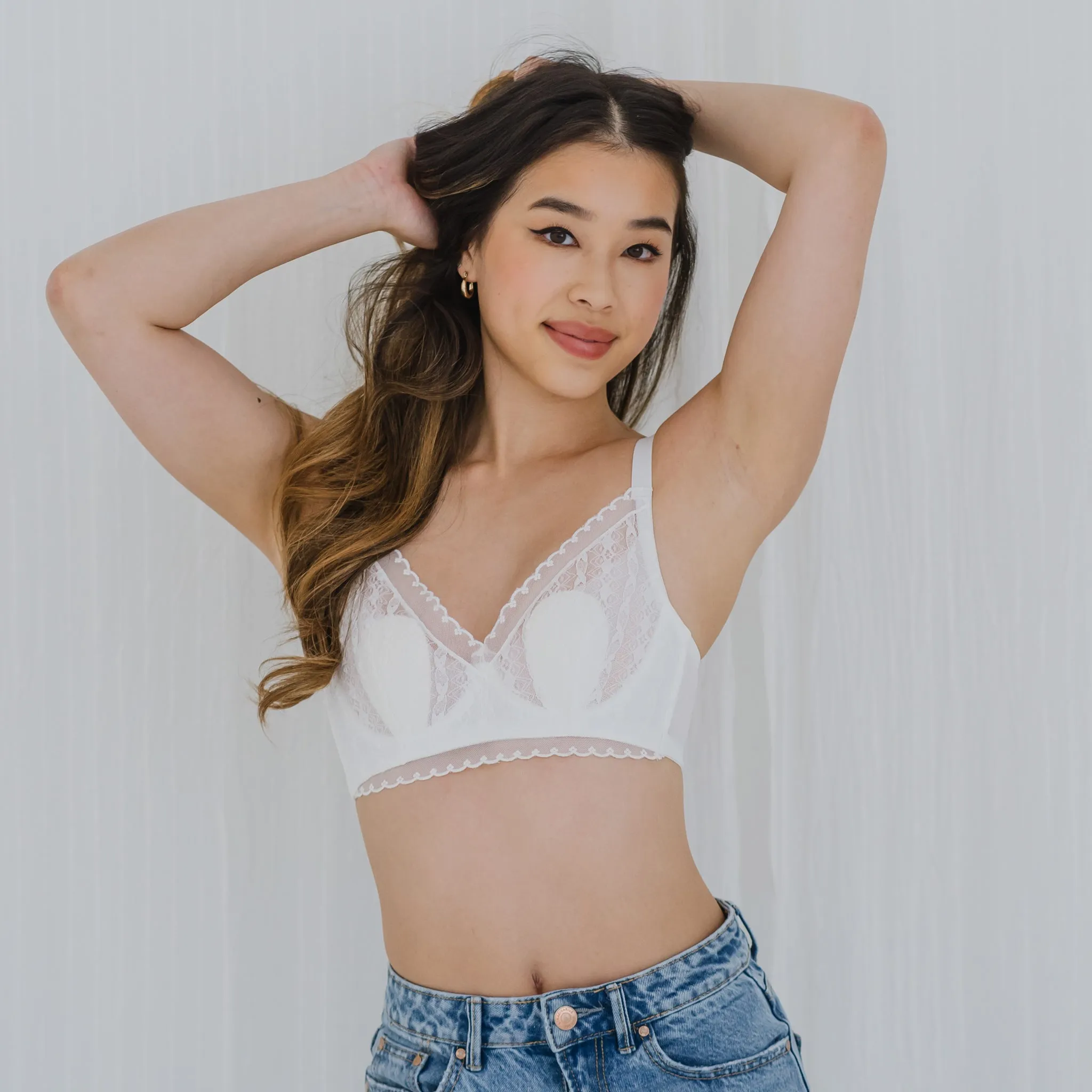 Feathery-Light Lace Mesh! Unlined Bra in Icing