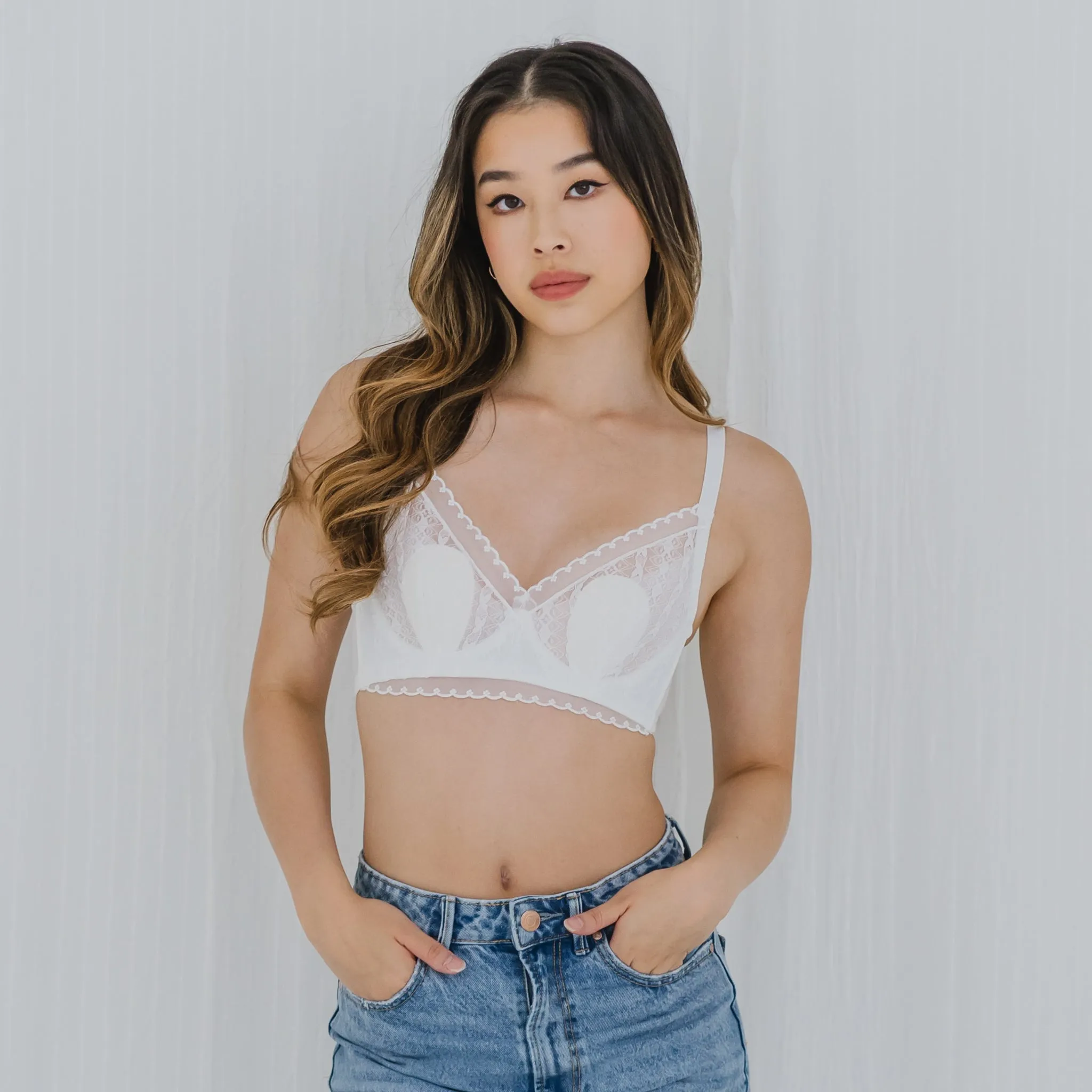 Feathery-Light Lace Mesh! Unlined Bra in Icing