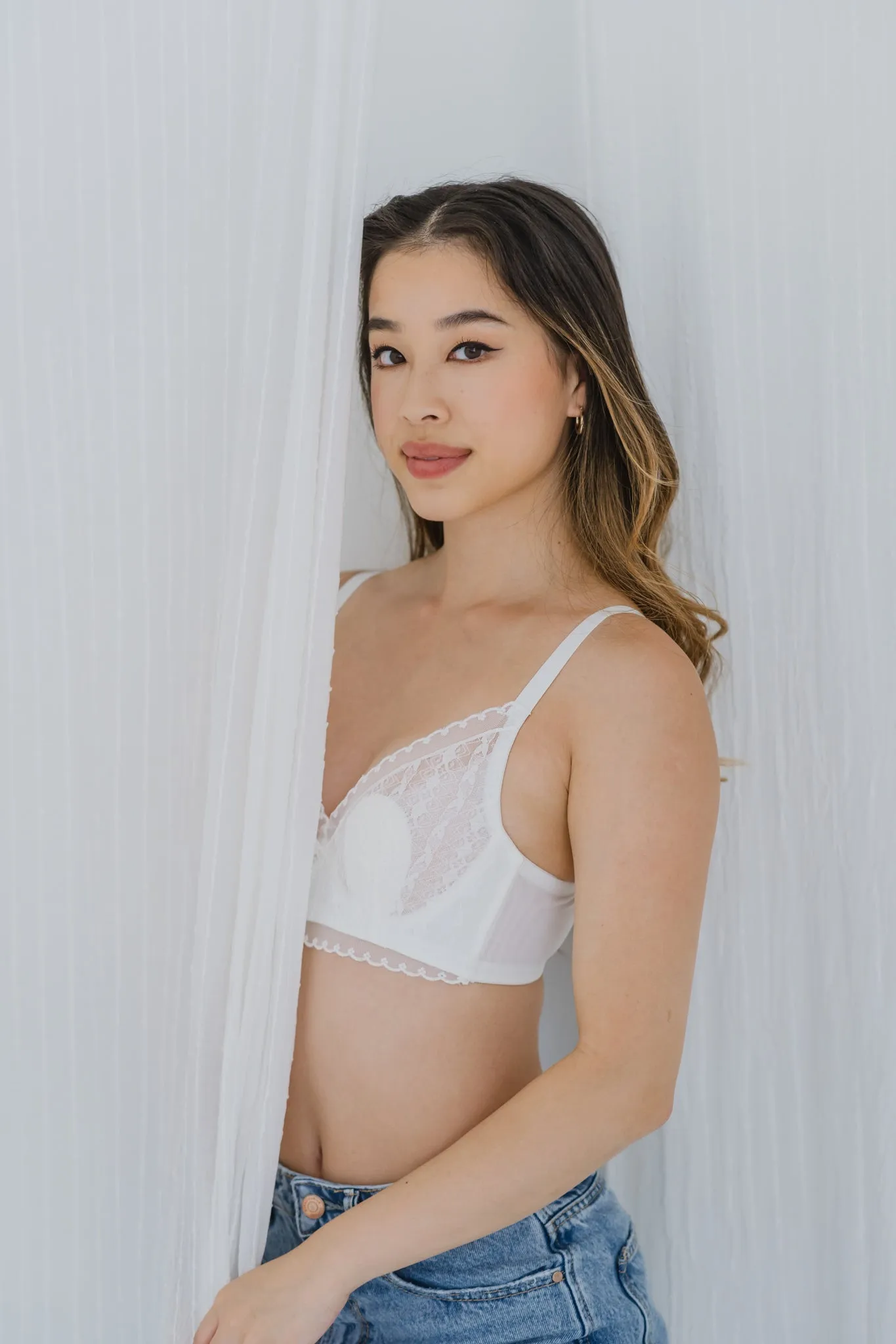 Feathery-Light Lace Mesh! Unlined Bra in Icing
